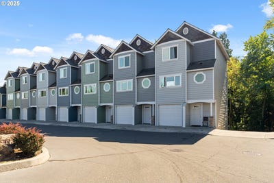 /international/us/990-w-8th-pl-thedalles-or-110102466420/
