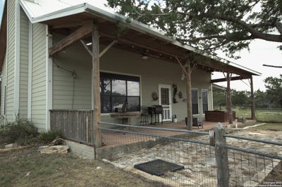 /international/us/510-dead-end-rd-mountain-home-tx-110119457199/