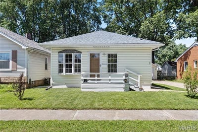 /international/us/120-e-4th-street-roxana-il-110108846208/