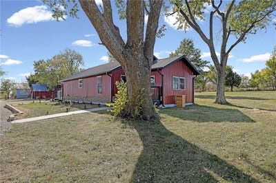 /international/us/22244-nw-1400th-road-garnett-ks-110103982124/