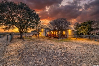 /international/us/247-marsh-uvalde-tx-110105356566/