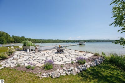 /international/us/708-e-sugar-bay-lane-cedar-mi-110107484668/