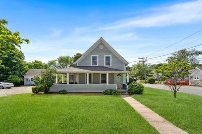 /international/us/93-sea-street-hyannis-ma-110100516007/