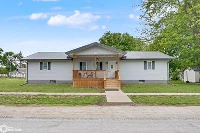 /international/us/110-s-cooper-st-stronghurst-il-110107841921/