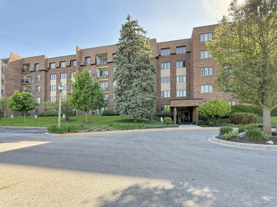 /international/us/453-raintree-drive-glen-ellyn-il-110108384240/