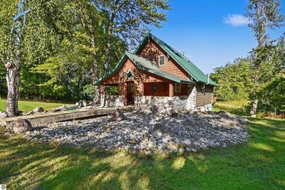 /international/us/3123-lakeshore-drive-glennie-mi-110119968848/