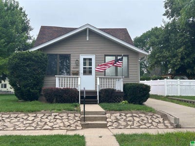 /international/us/2221-fairbanks-st-sioux-city-ia-110100418717/