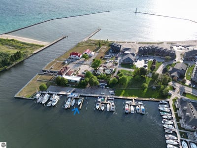 /international/us/18-s-second-street-frankfort-mi-110096631856/