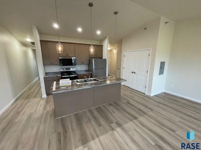 /international/us/9308-w-32nd-st-sioux-falls-sd-110101935400/