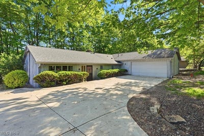 /international/us/17482-falling-water-road-strongsville-oh-110108413918/