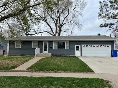 /international/us/117-w-clark-st-vermillion-sd-110107456282/