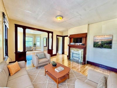 /international/us/2-shirley-st-worcester-ma-110108352330/