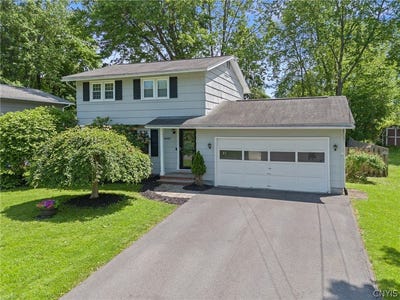 /international/us/4027-bay-park-drive-liverpool-ny-110108498201/