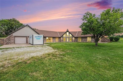 /international/us/2946-sw-204th-street-trimble-mo-110108379806/