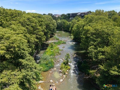 /international/us/1033-gruene-road-new-braunfels-tx-110109274457/