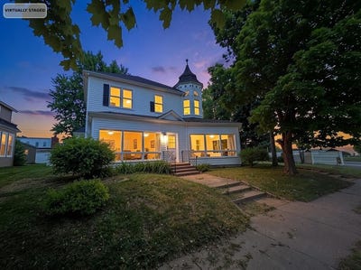 /international/us/9-4th-avenue-shell-lake-wi-110108391898/
