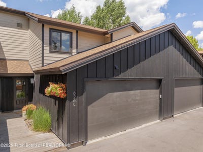 /international/us/826-powderhorn-lane-jackson-wy-110099582625/