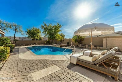 /international/us/17923-w-echo-lane-waddell-az-110104332158/