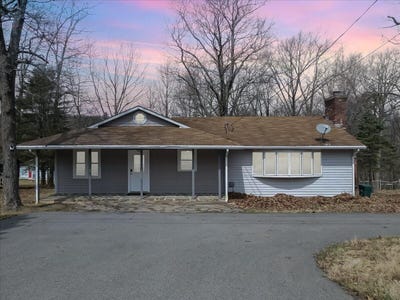 /international/us/3099-route-715-henryville-pa-110100777171/