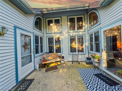 /international/us/7493-huntington-drive-youngstown-oh-110109003792/