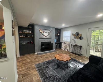 /international/us/6369-new-market-way-raleigh-nc-110108364960/