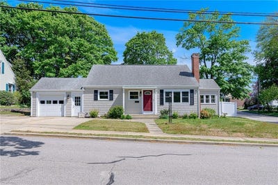 /international/us/76-crossland-road-west-warwick-ri-110108119071/