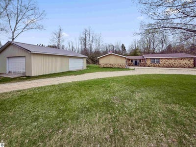 /international/us/4411-n-11-road-mesick-mi-110107784011/