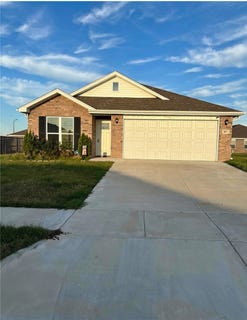 /international/us/817-sparrow-street-siloam-springs-ar-110110328590/