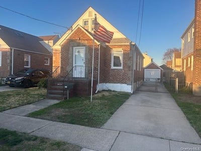 /international/us/101-fairfield-street-valley-stream-ny-110107399710/