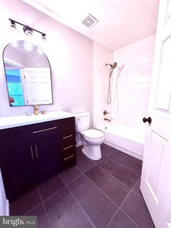 /international/us/6968-manahoac-place-gainesville-va-110120528979/