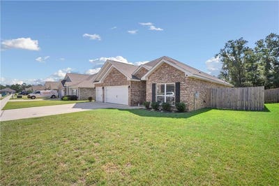/international/us/3369-woodlands-drive-saraland-al-110099907028/