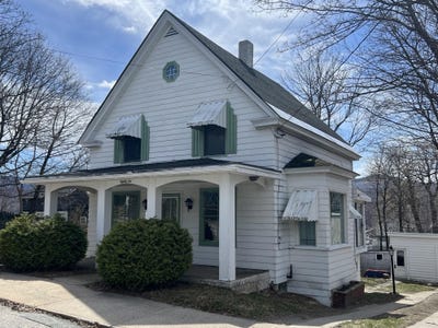 /international/us/86-elm-street-berlin-nh-110104850685/