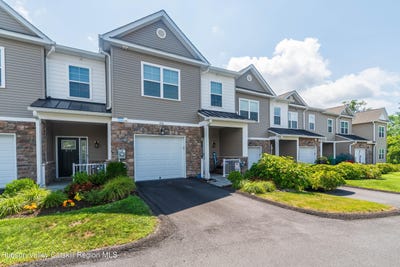 /international/us/208-hudson-view-terrace-hyde-park-ny-110100872258/