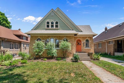 /international/us/2358-n-73rd-st-wauwatosa-wi-110100749678/