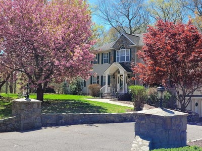 /international/us/340-webb-circle-monroe-ct-110098991822/