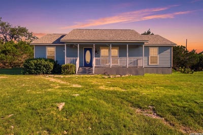 /international/us/558-mountain-creek-rd-pipe-creek-tx-110109613752/