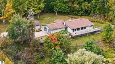 /international/us/8370-w-blue-road-lake-city-mi-110110356513/