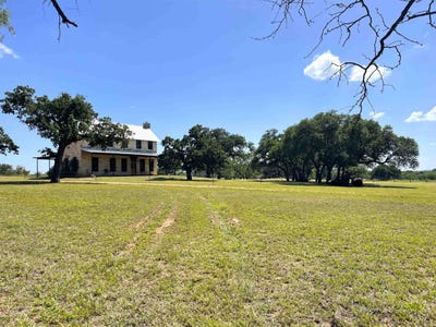 /international/us/528-cr-409-valley-spring-tx-110098269447/