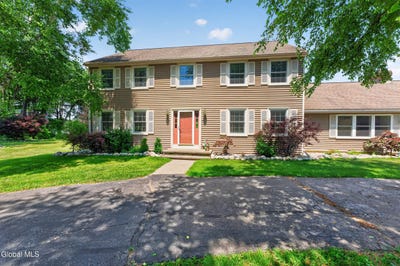 /international/us/88-oak-valley-way-queensbury-ny-110109231308/
