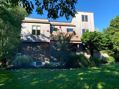 /international/us/180-s-fairview-ave-montauk-ny-110105324268/