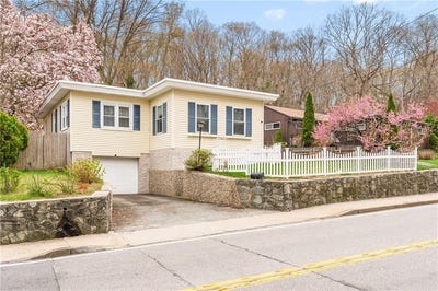 /international/us/743-wakefield-street-west-warwick-ri-110107457523/