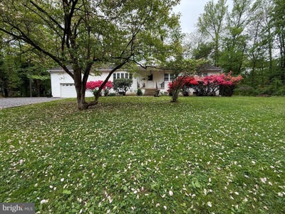 /international/us/2392-e-avenue-levittown-pa-110107884995/
