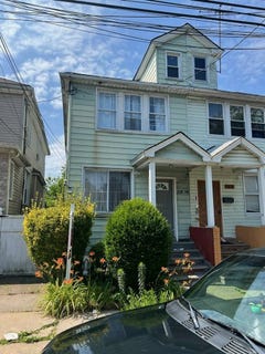 /international/us/218-20-112-avenue-queens-village-ny-110094037691/