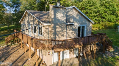 /international/us/20-windemere-lane-lake-ariel-pa-110094684769/