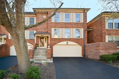 /international/us/827-n-driveway-glen-ellyn-il-110106560498/