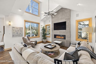 /international/us/204-n-monarch-street-aspen-co-110107308476/