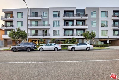 /international/us/7857-w-manchester-ave-playa-del-rey-ca-110108342777/