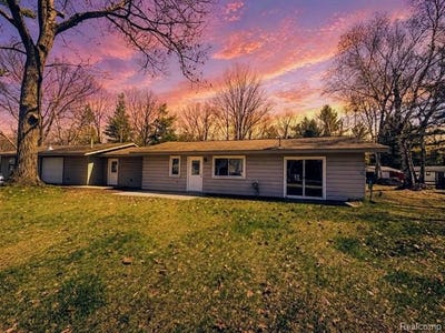 /international/us/4261-charlebois-drive-billings-twp-mi-110107663571/