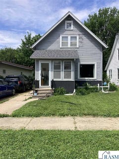 /international/us/211-n-main-street-lake-crystal-mn-110108658764/?lang=id