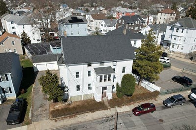 /international/us/58-downing-st-fall-river-ma-110107038818/